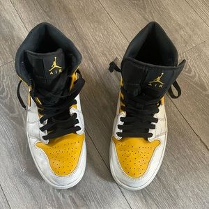 Nike Jordan yellow black white